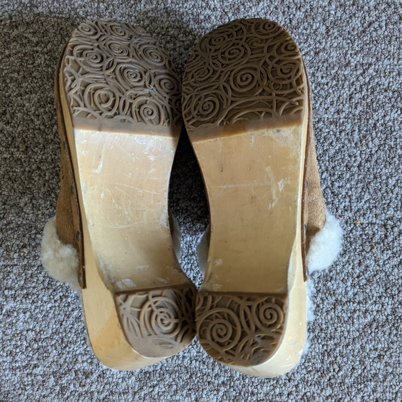 Ugg Kalie Suede Clogs - Picture 3 of 7
